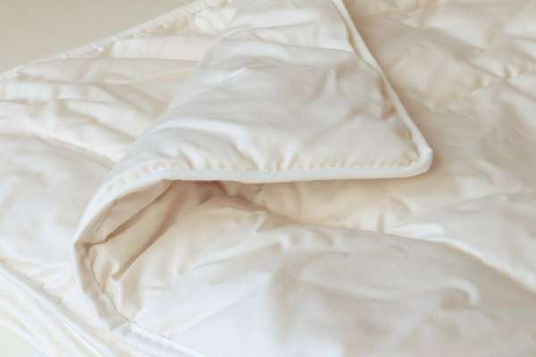 Leicht Steppbett Seide 160x210 cm