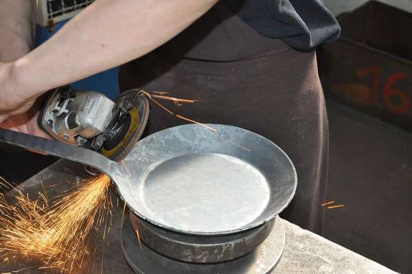 Schmiedeeiserne Bratpfanne von Turk für hohe Temperaturen