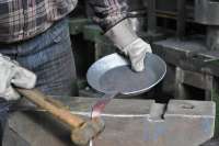 Vorschau: Schmiedeeiserne Bratpfanne von Turk für hohe Temperaturen Vorschau: Schmiedeeiserne Bratpfanne von Turk für hohe Temperaturen