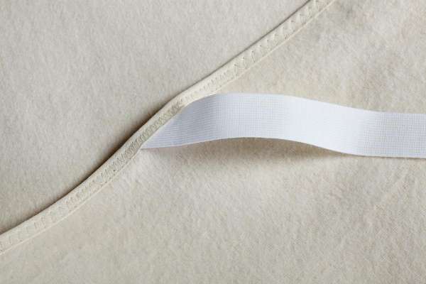 Allermed Moltonauflage aus Bio Baumwolle mit vier Eckgummis