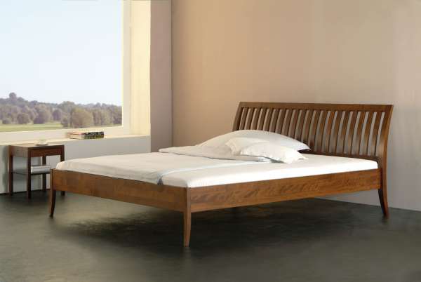 Coburger Werkstätten Bett aus Massivholz mit Lehne - Modell Laguna Coburger Werkstätten Bett aus Massivholz mit Lehne - Modell Laguna