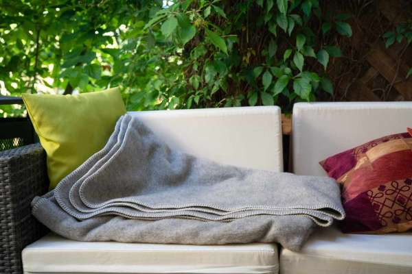 Naturbelassene, robuste Gotland Schafschurwolle Decke