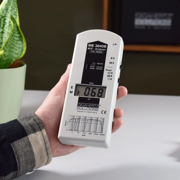 Gigahertz Solutions ME3840B Niederfrequenz-Analyser für elektrische und magnetische Felder
