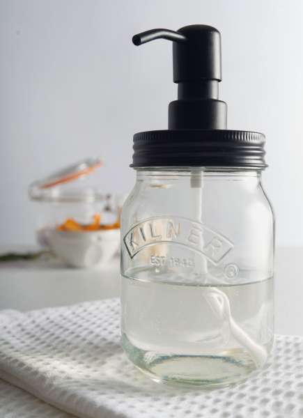Vielseitiger Glas Pumpspender von Kilner - Industrial Design