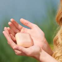 Vorschau: Rosenrot Bodybutter fest - für samtweiche Haut - kaufen Vorschau: Rosenrot Bodybutter fest - für samtweiche Haut - kaufen