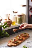 Vorschau: Hochwertiges Olivenholz Schneidebrett für Ihre Küche Vorschau: Hochwertiges Olivenholz Schneidebrett für Ihre Küche