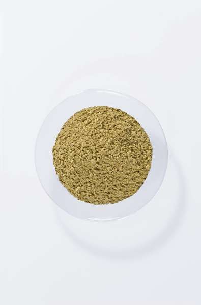 Khadi Mittelblond: Pflanzenhaarfarbe für zeitlose Eleganz