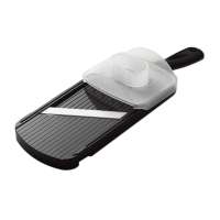 Kyocera Mandoline-Hobel mit verstellbarer Keramikklinge & Fingerschutz Kyocera Mandoline-Hobel mit verstellbarer Keramikklinge & Fingerschutz