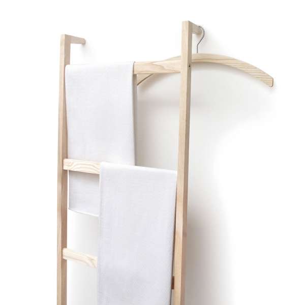 Wand Handtuchhalter Leo: Moderne Kleiderleiter aus Holz