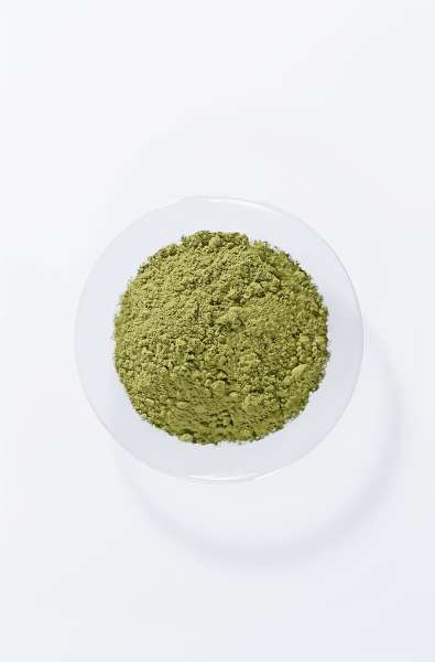 Kraftvolles Khadi Schwarz: Natürliche Pflanzenhaarfarbe