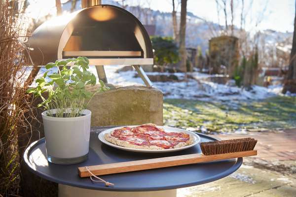 Extralange Pizzaofenbürste aus geöltem Eichenholz