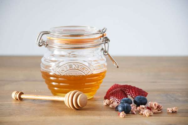 Kilner Honigglas mit Löffel aus Holz - Bienenstock Design