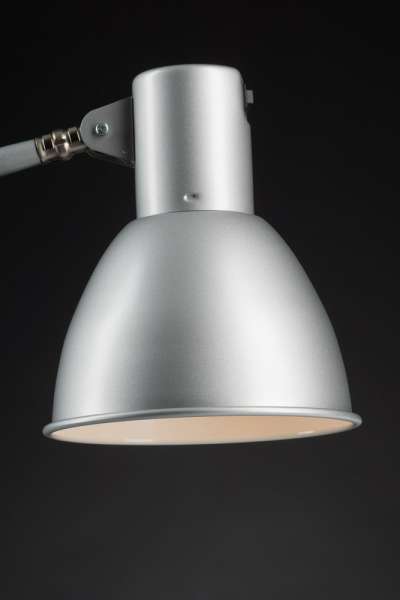 Schreibtischleuchte Klemmfuß - der Designklassiker aus Metall Schreibtischleuchte Klemmfuß - der Designklassiker aus Metall