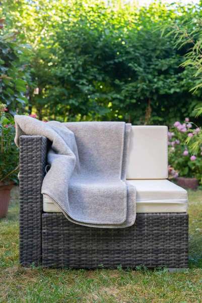 Naturbelassene, robuste Gotland Schafschurwolle Decke