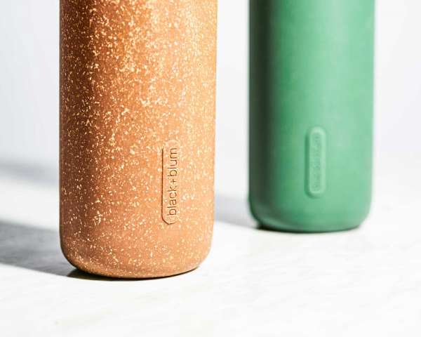 Black+Blum Borosilikatglas Trinkflasche in sieben Farben