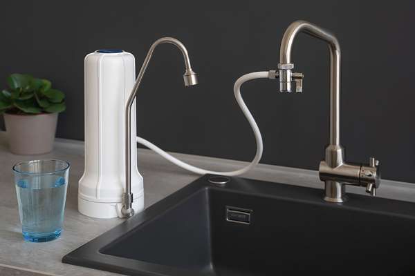 Alvito Auftischfilter Basic: im Handumdrehen angeschlossen