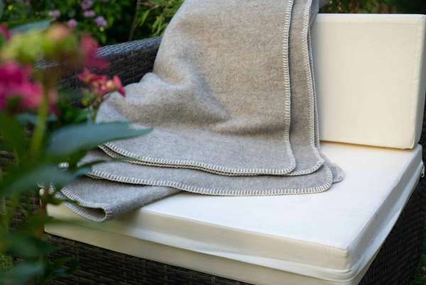 Naturbelassene, robuste Gotland Schafschurwolle Decke